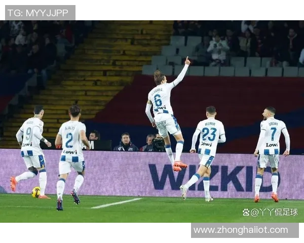 国王杯激战那不勒斯逆转曼城乌龙球引发争议与全场沸腾