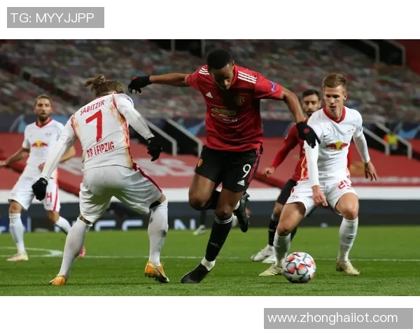 欧冠激战：AC米兰逆转曼联帽子戏法引发争议判罚全场沸腾