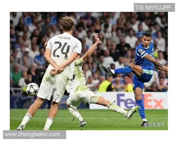 英超激战AC米兰点球大战逆转多特蒙德引发争议判罚全场沸腾