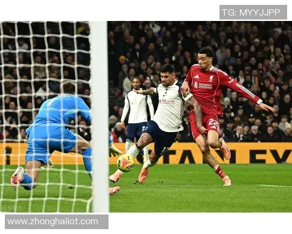 中超激战阿森纳与曼城互交白卷精彩瞬间引发全场热烈反响