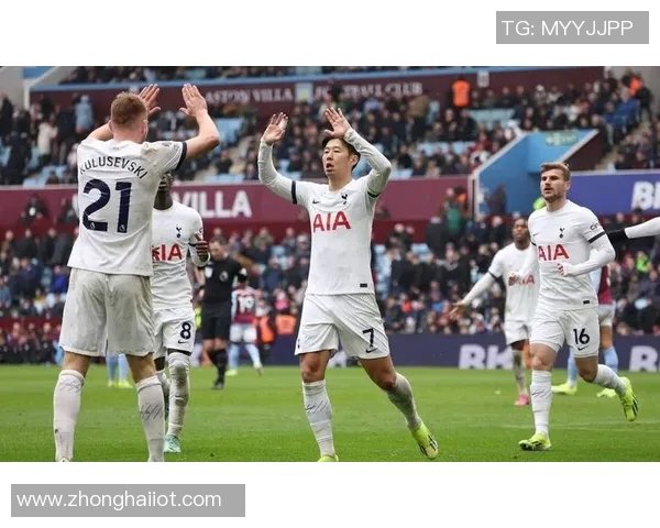 友谊赛精彩对决里昂与热刺战成平局引发全场热烈反响