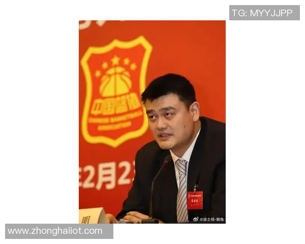 姚明现身公益活动分享篮球经验引发热议与年轻球员互动交流展现大使风范