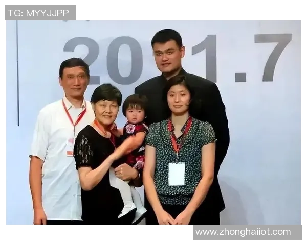 姚明携妻子共度甜蜜时光展现幸福家庭生活的点滴瞬间