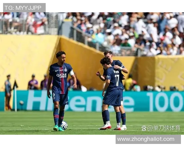 英超精彩对决巴黎圣日耳曼大胜本菲卡引发争议判罚热议