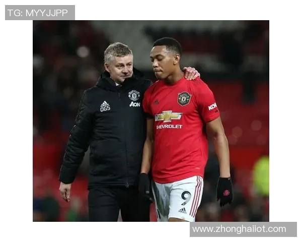 中超激战曼联与波尔图平局红牌争议引发全场热议与战术分析 中超激战曼联与波尔图平局红牌争议引发全场热议与战术分析