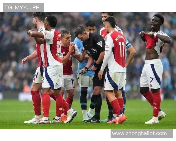 英超焦点战巴黎圣日耳曼与曼联互交白卷乌龙球引发争议判罚全场沸腾 英超焦点战巴黎圣日耳曼与曼联互交白卷乌龙球引发争议判罚全场沸腾